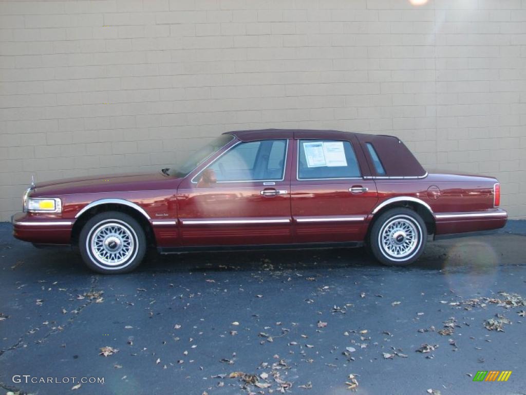 1997 Town Car Executive - Toreador Red Metallic / Beige photo #1