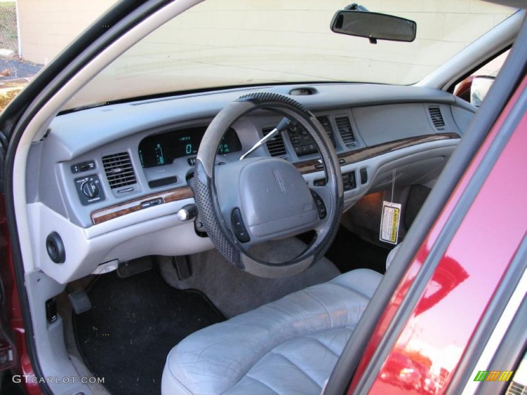 1997 Town Car Executive - Toreador Red Metallic / Beige photo #13