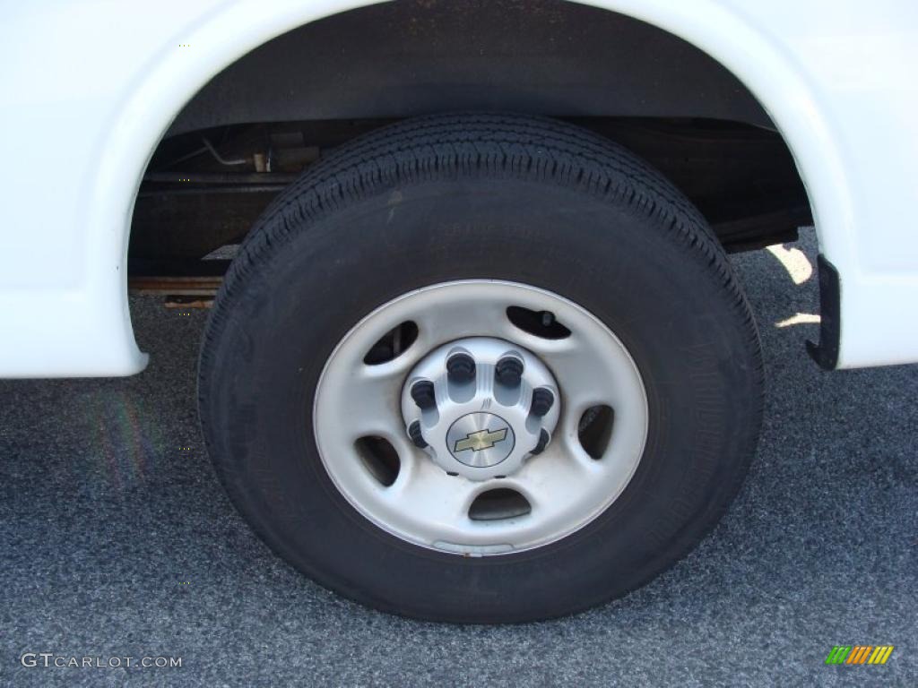 2007 Chevrolet Express 2500 Commercial Van Wheel Photo #38534759