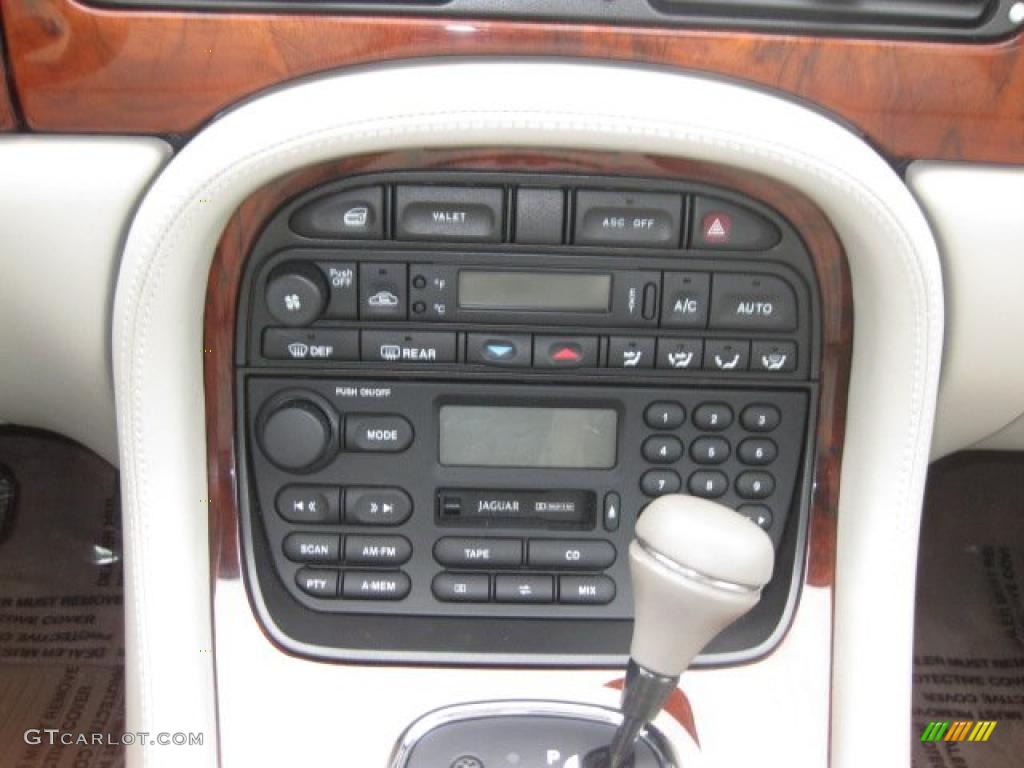 1998 Jaguar XJ XJ8 Controls Photo #38535287