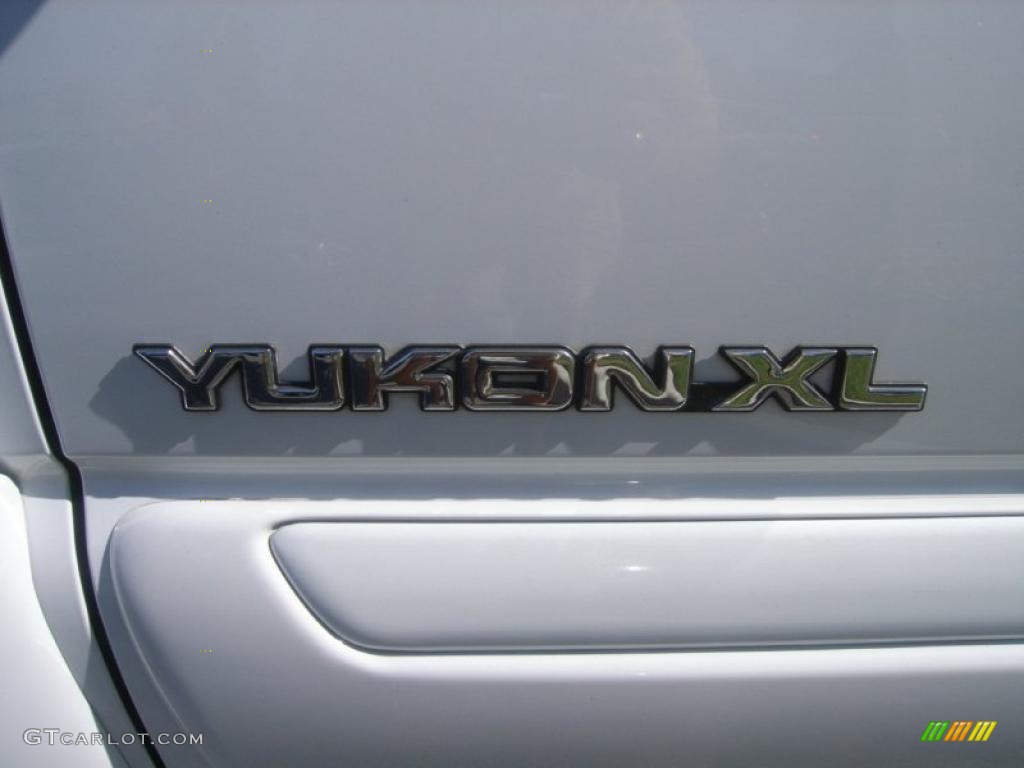 2004 GMC Yukon XL 1500 SLT Marks and Logos Photo #38535795