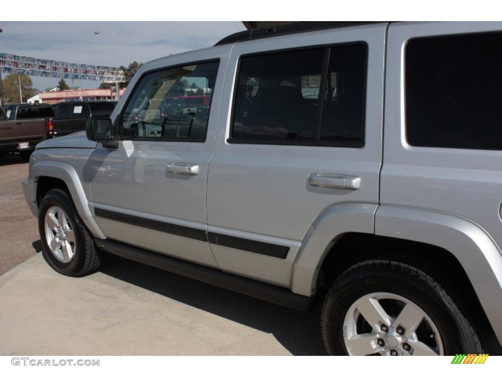 2008 Commander Sport 4x4 - Bright Silver Metallic / Dark Slate Gray photo #19