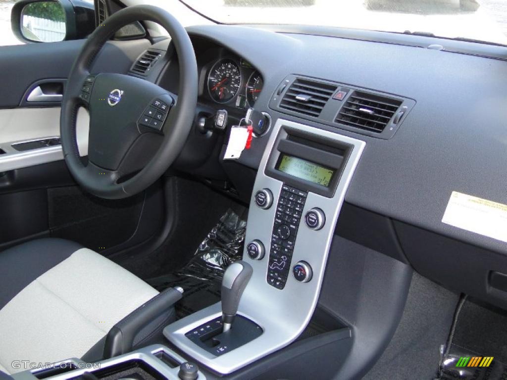 2011 Volvo C30 T5 Off Black/Blonde T-Tec Dashboard Photo #38538647
