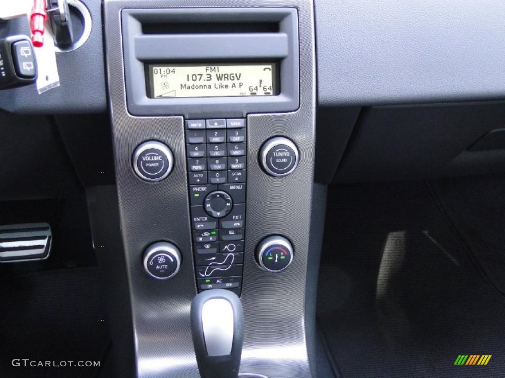 2011 Volvo C30 T5 R-Design Controls Photo #38539147