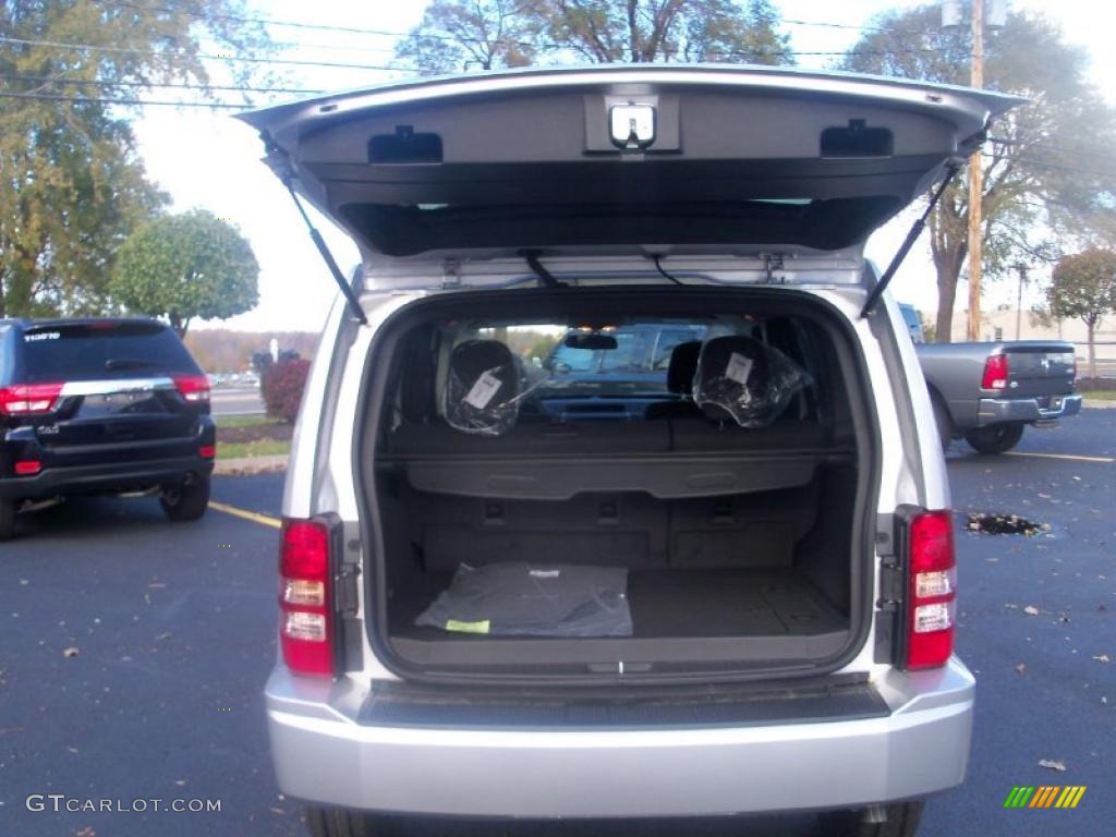 2011 Jeep Liberty Sport 4x4 Trunk Photo #38540351
