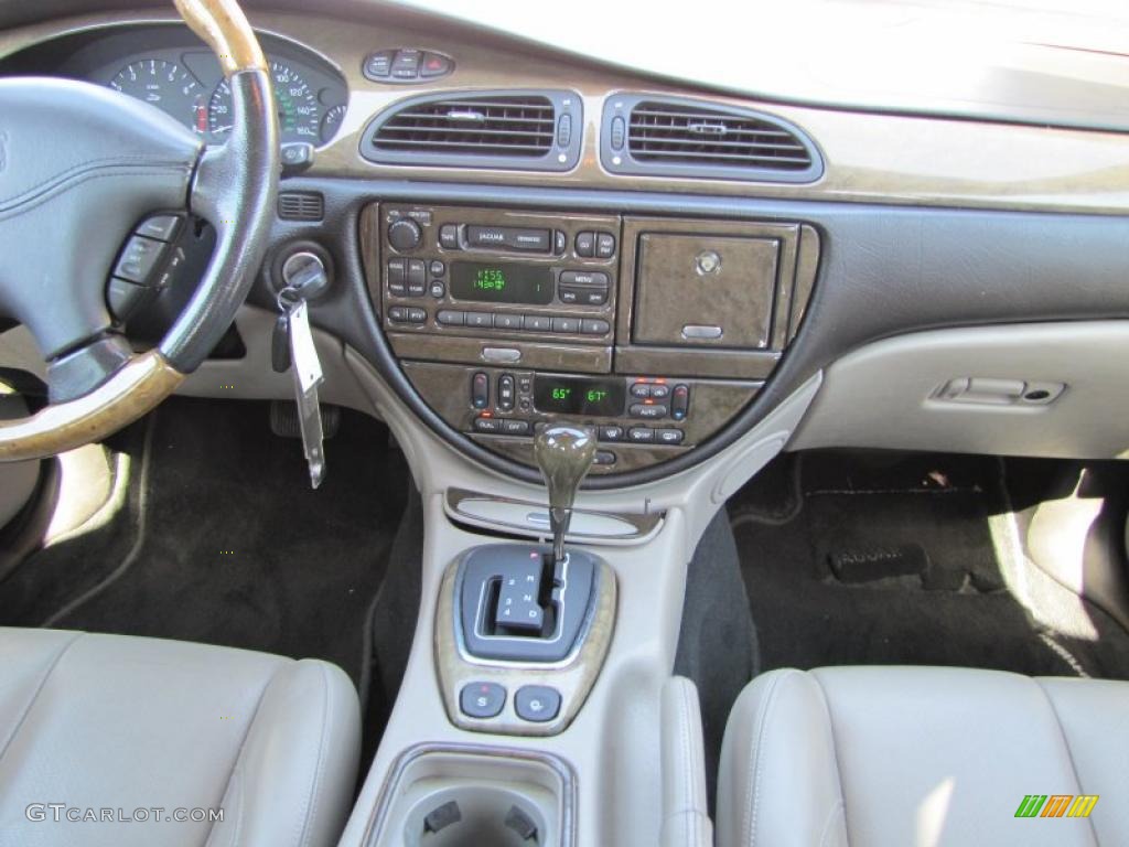 2002 Jaguar S-Type 4.0 Almond Dashboard Photo #38541311