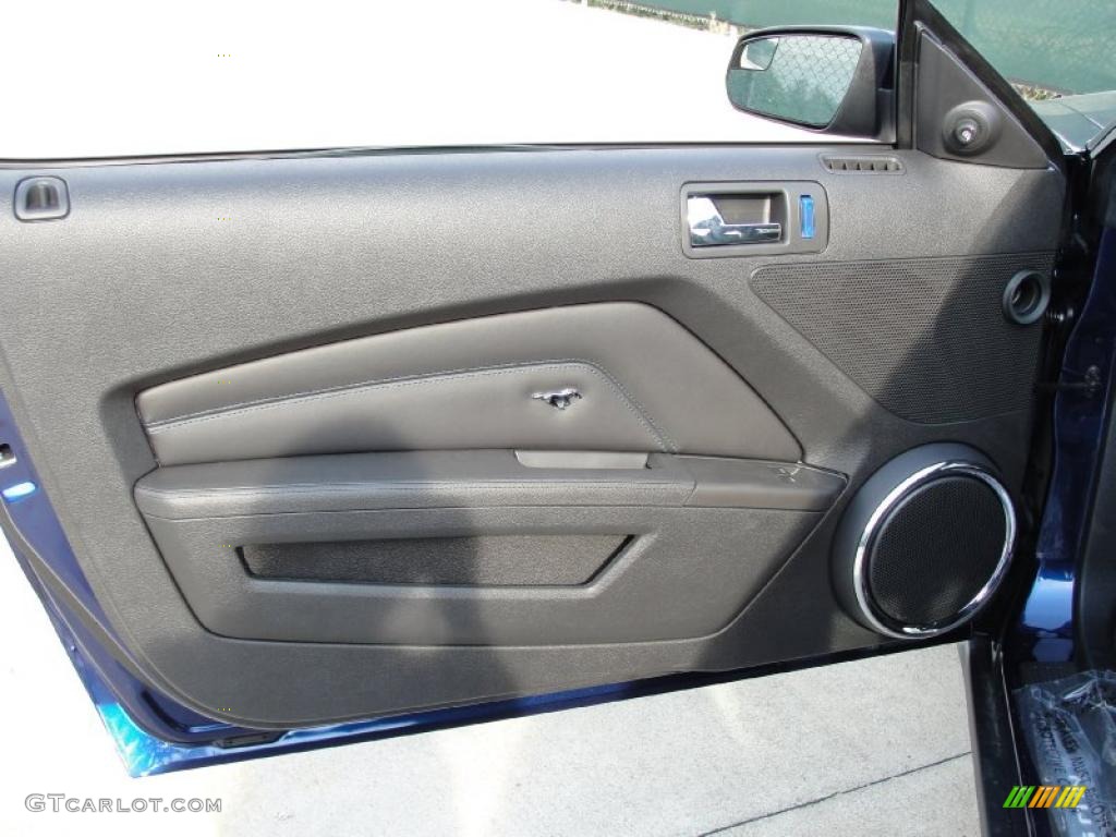 2011 Ford Mustang GT Premium Coupe Charcoal Black/Grabber Blue Door Panel Photo #38541795