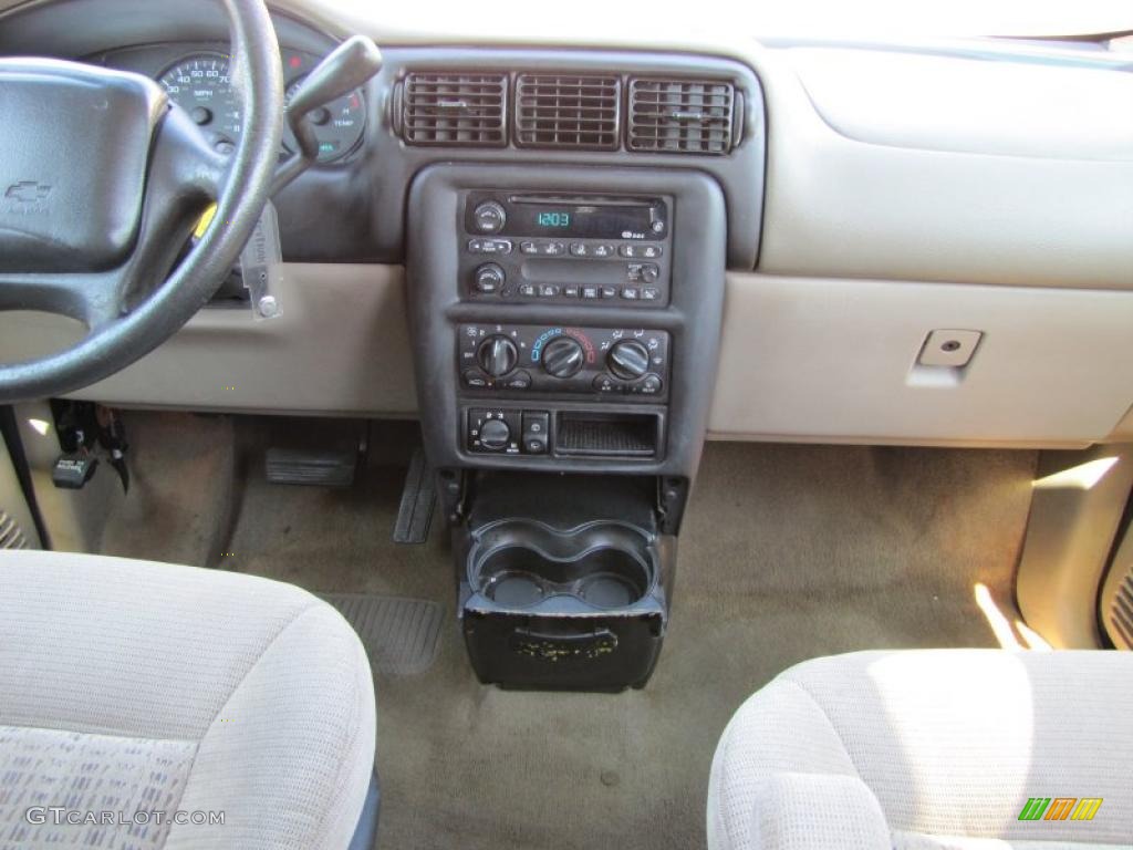 2001 Chevrolet Venture LS Neutral Dashboard Photo #38543107