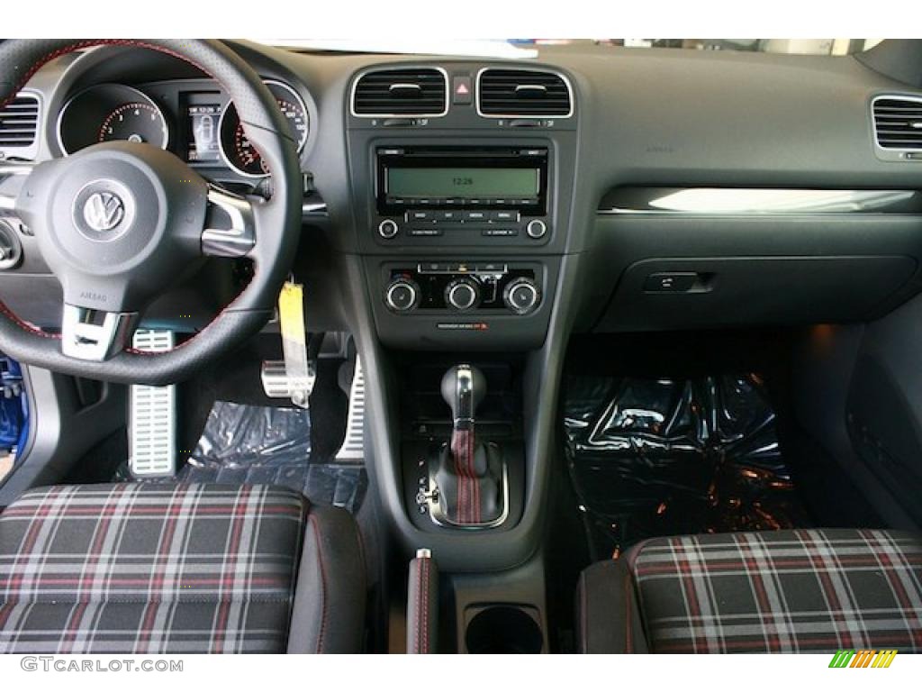 2011 Volkswagen GTI 2 Door Interlagos Plaid Cloth Dashboard Photo #38543799