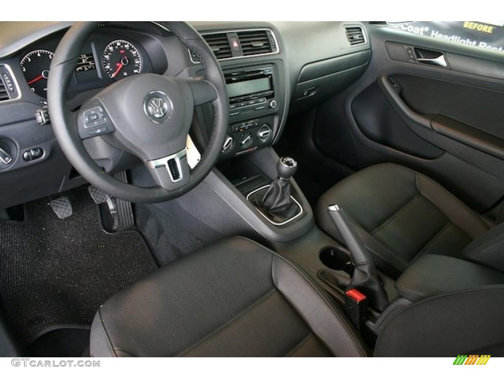 Titan Black Interior 2011 Volkswagen Jetta SE Sedan Photo #38544723