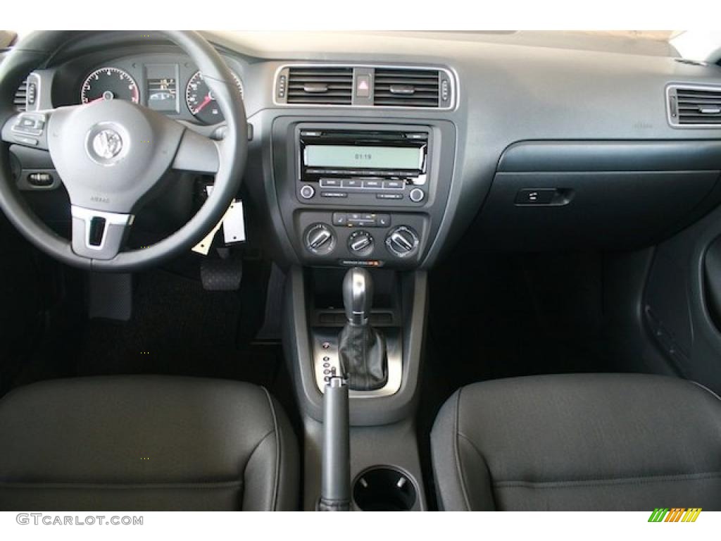 2011 Volkswagen Jetta SE Sedan Titan Black Dashboard Photo #38545291