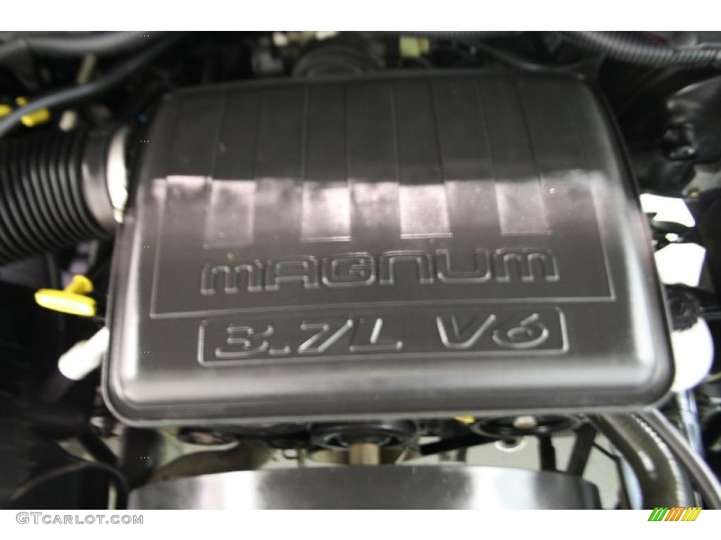 2005 Dodge Ram 1500 ST Regular Cab Engine Photos