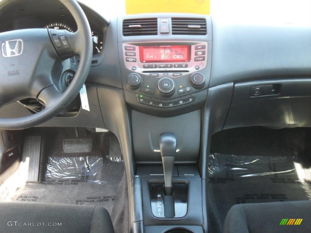 2007 Accord LX V6 Sedan - Alabaster Silver Metallic / Black photo #15