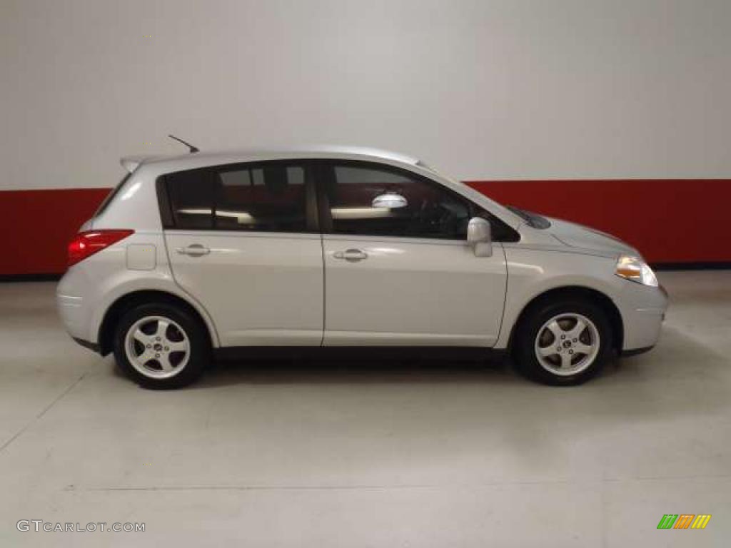 Brilliant Silver 2008 Nissan Versa 1.8 S Hatchback Exterior Photo #38551797