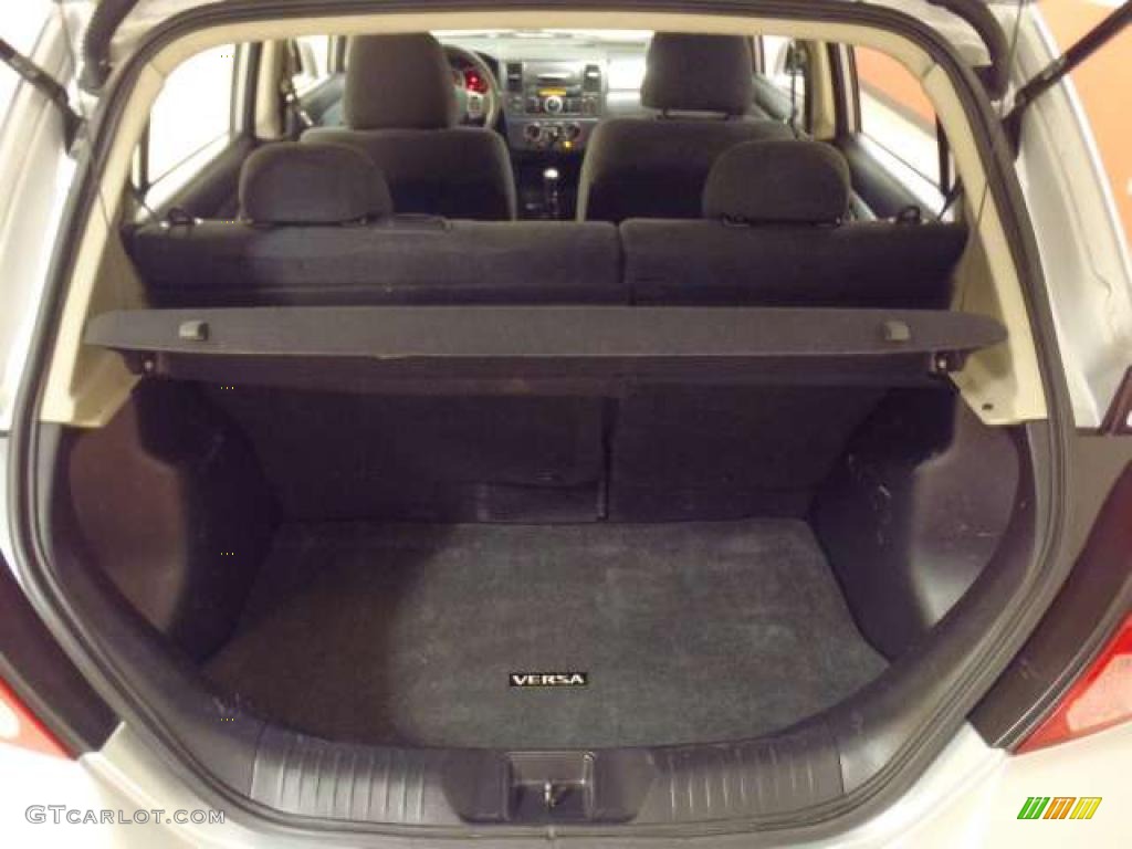 2008 Nissan Versa 1.8 S Hatchback Trunk Photo #38552053