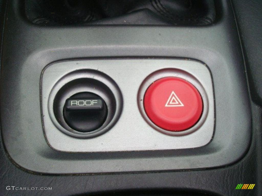 2003 Honda S2000 Roadster Controls Photo #38552997
