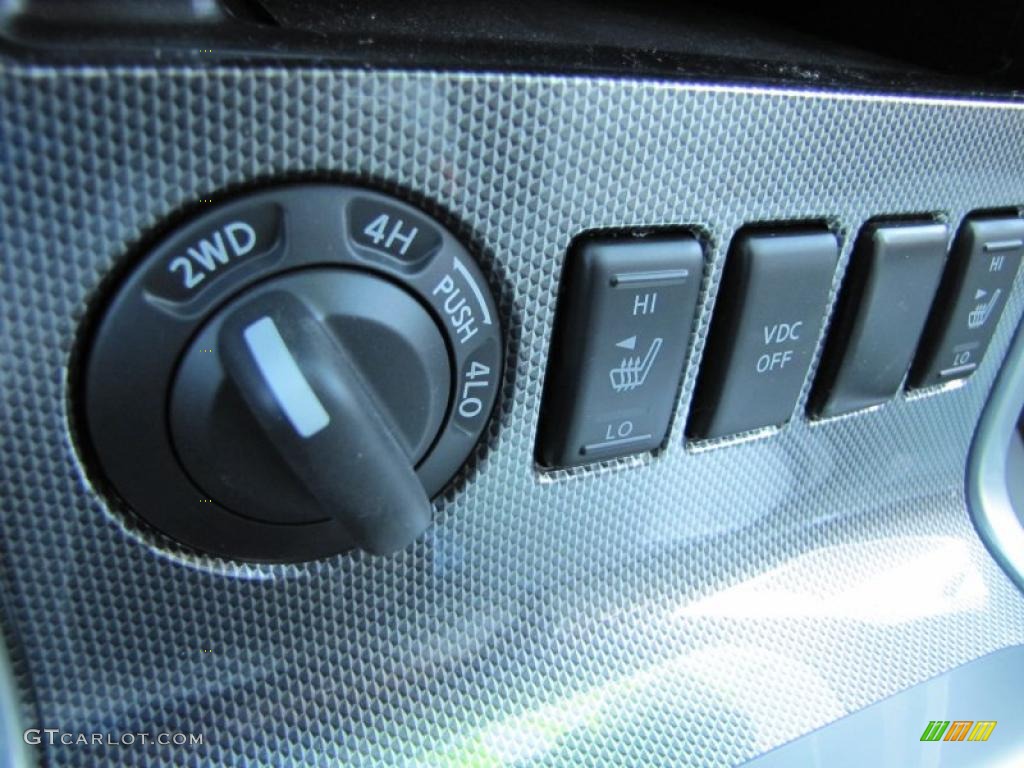 2011 Nissan Pathfinder Silver 4x4 Controls Photo #38553245