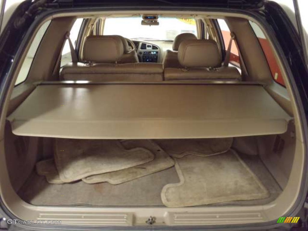 2003 Nissan Pathfinder LE Trunk Photos