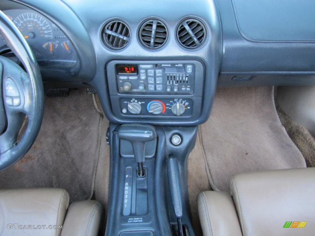 1995 Pontiac Firebird Convertible Controls Photo #38555261
