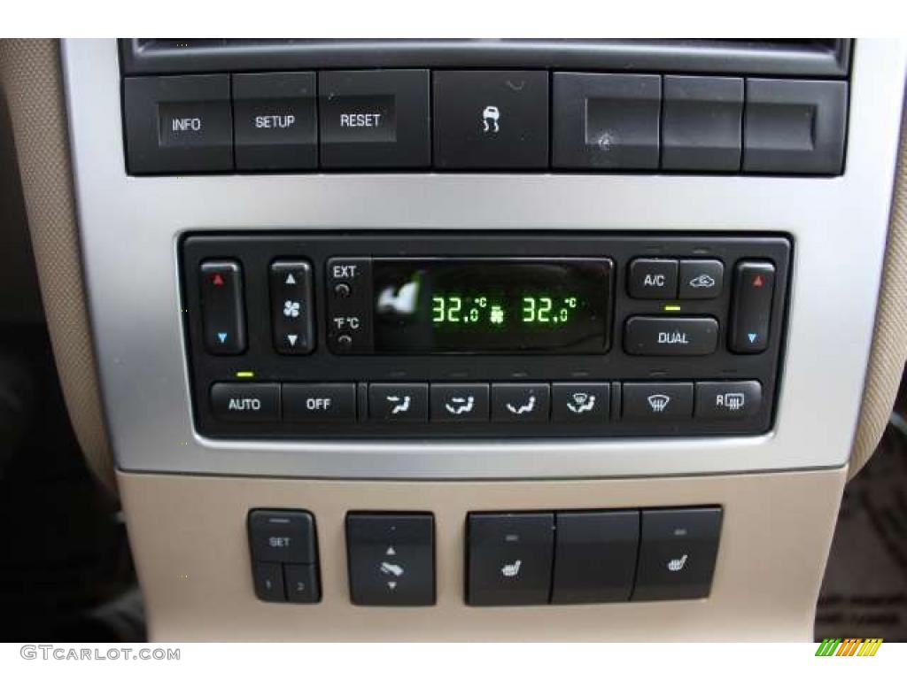2007 Mercury Mountaineer Premier AWD Controls Photo #38556981
