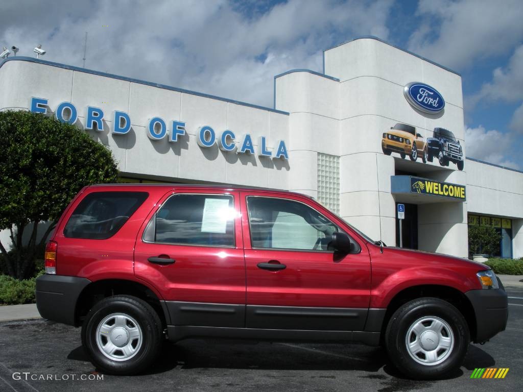 2007 Escape XLS - Red / Gray photo #2