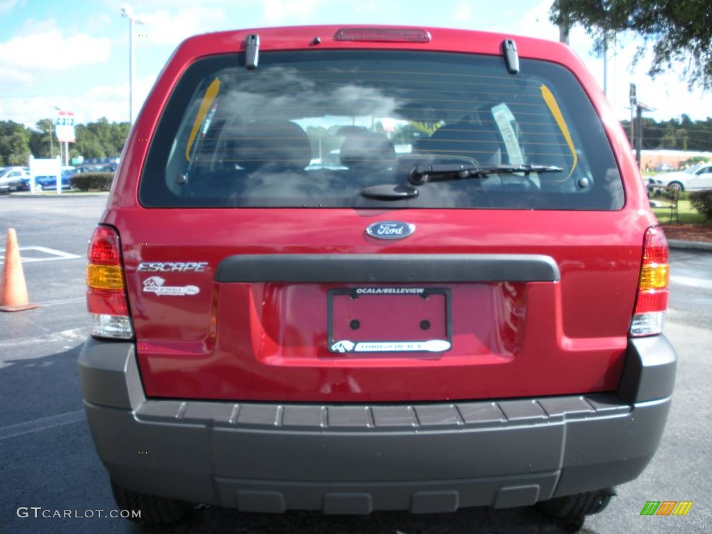 2007 Escape XLS - Red / Gray photo #3