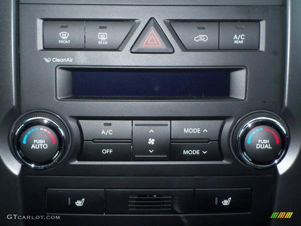 2011 Kia Sorento SX V6 Controls Photo #38559173