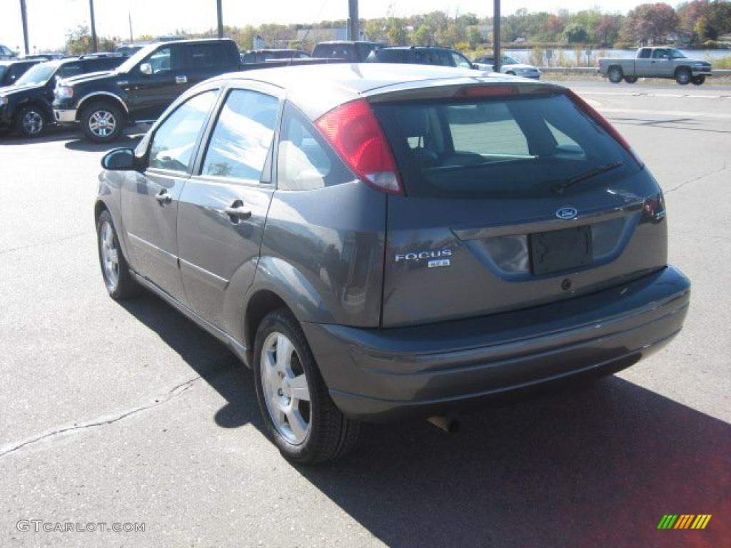 2005 Focus ZX5 SES Hatchback - Liquid Grey Metallic / Charcoal/Charcoal photo #9