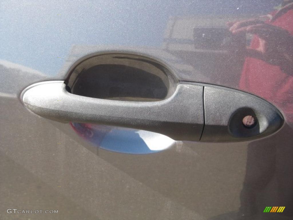 2005 Focus ZX5 SES Hatchback - Liquid Grey Metallic / Charcoal/Charcoal photo #22