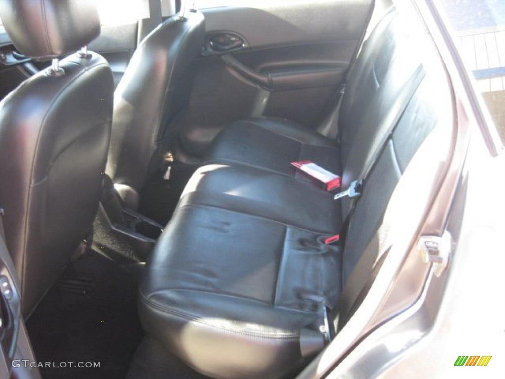 2005 Focus ZX5 SES Hatchback - Liquid Grey Metallic / Charcoal/Charcoal photo #23