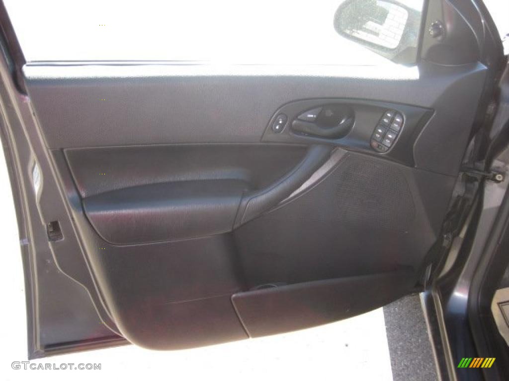 2005 Focus ZX5 SES Hatchback - Liquid Grey Metallic / Charcoal/Charcoal photo #24