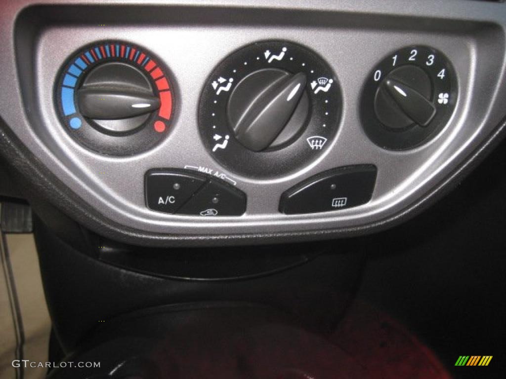 2005 Focus ZX5 SES Hatchback - Liquid Grey Metallic / Charcoal/Charcoal photo #30