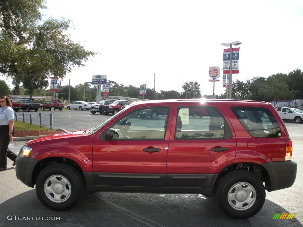 2007 Escape XLS - Red / Gray photo #5