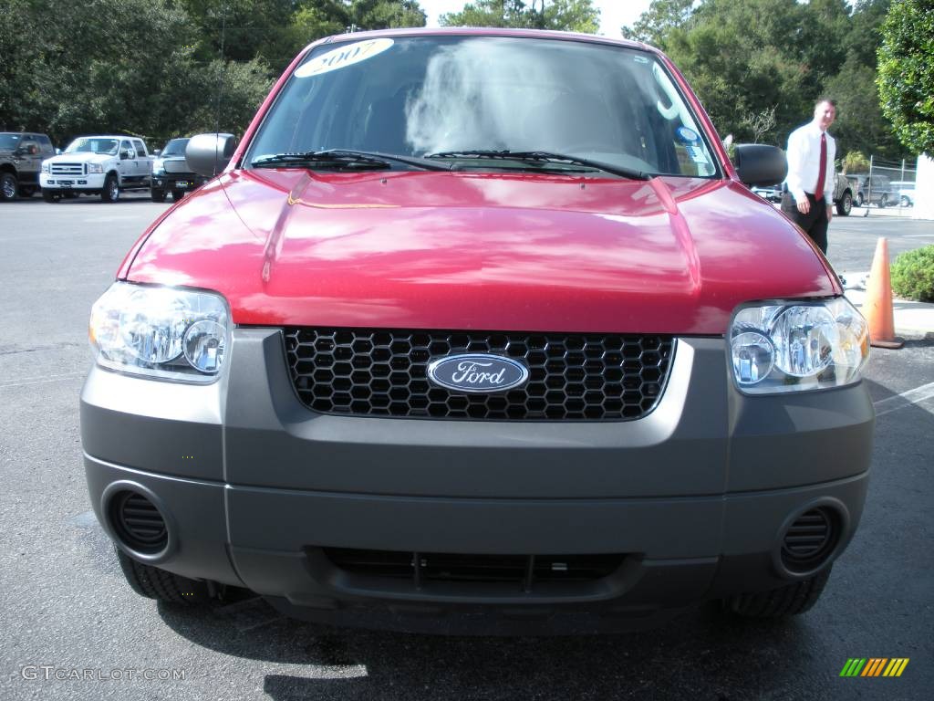2007 Escape XLS - Red / Gray photo #6