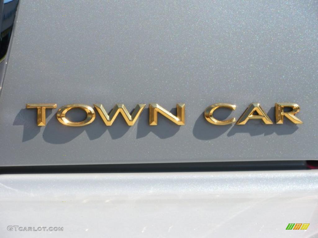 2007 Lincoln Town Car Designer Marks and Logos Photo #38561961