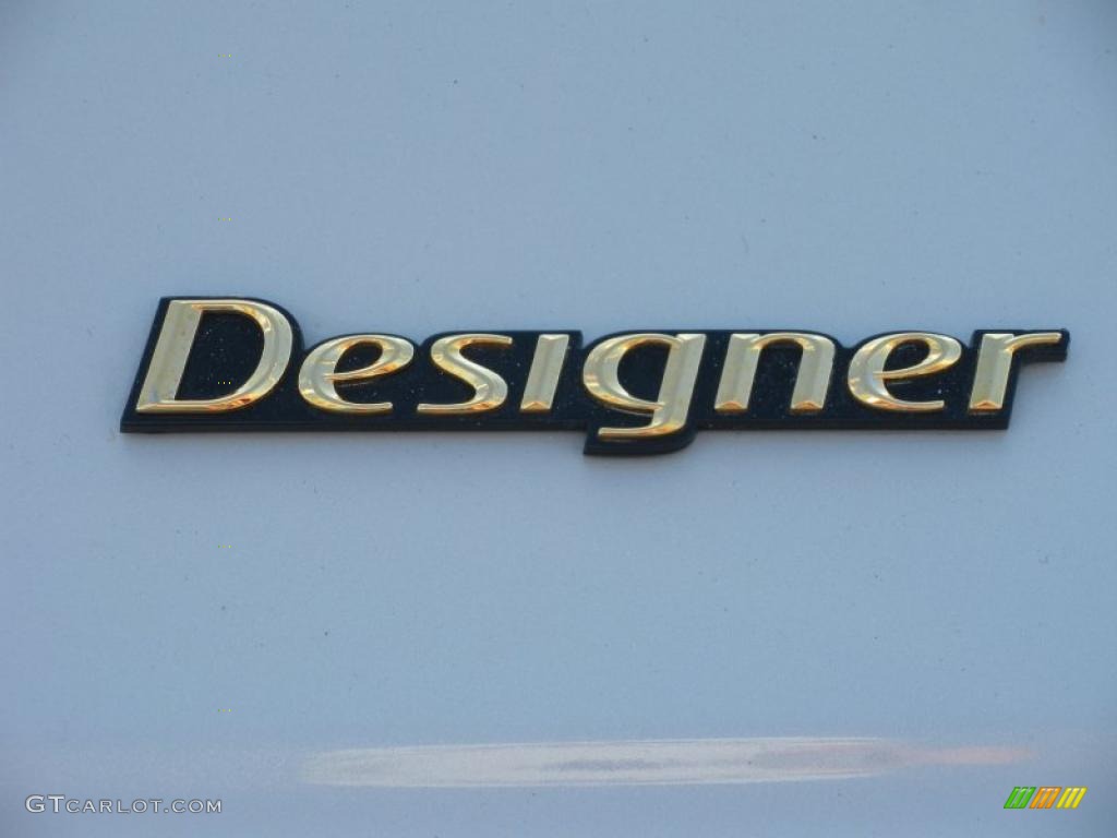 2007 Lincoln Town Car Designer Marks and Logos Photos