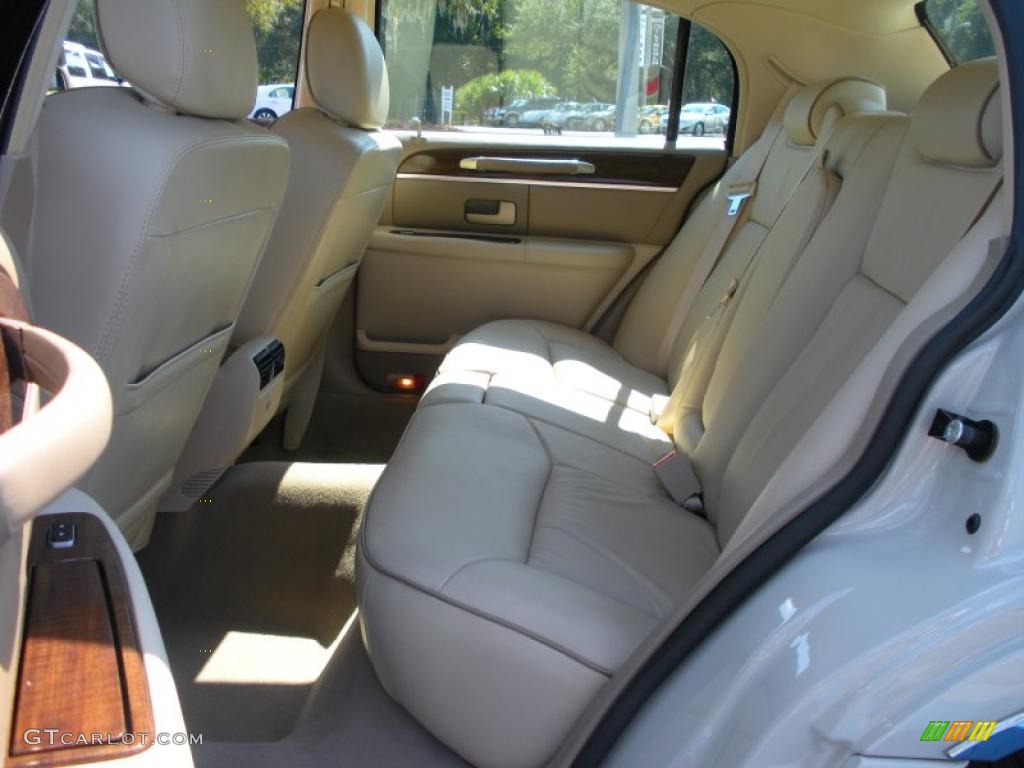 Light Camel Interior 2007 Lincoln Town Car Designer Photo #38562037