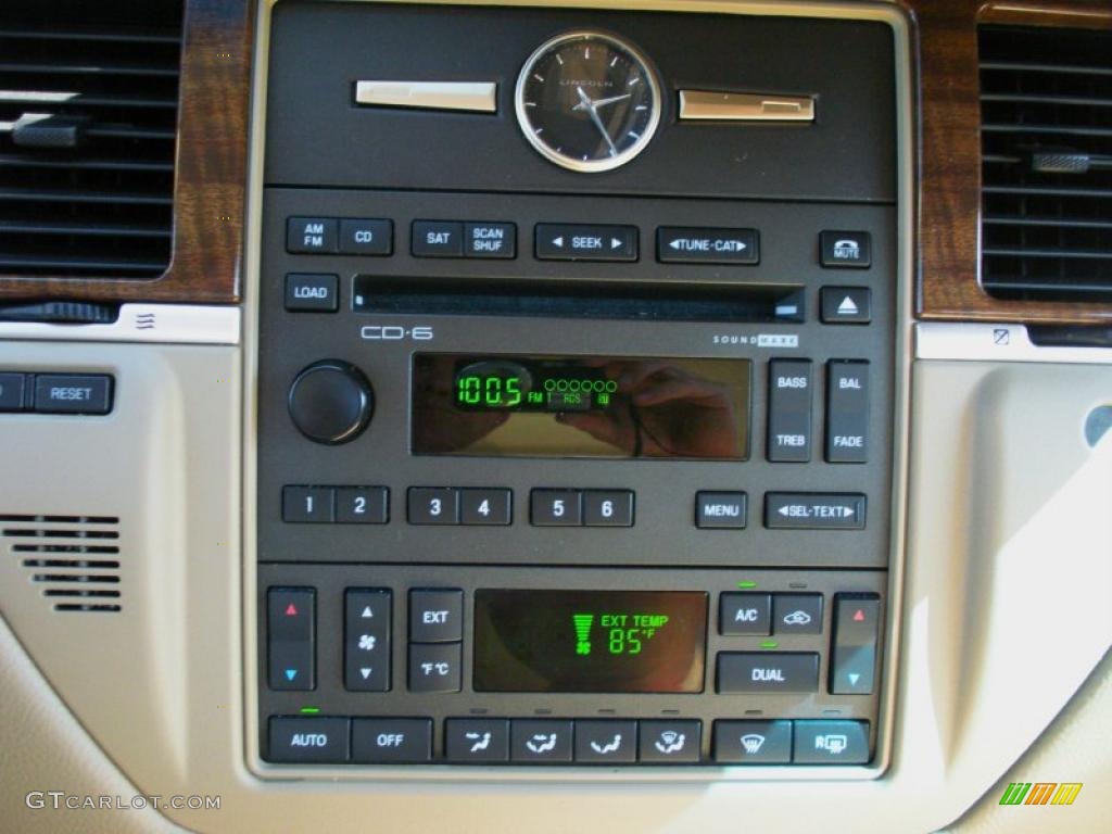 2007 Lincoln Town Car Designer Controls Photo #38562173