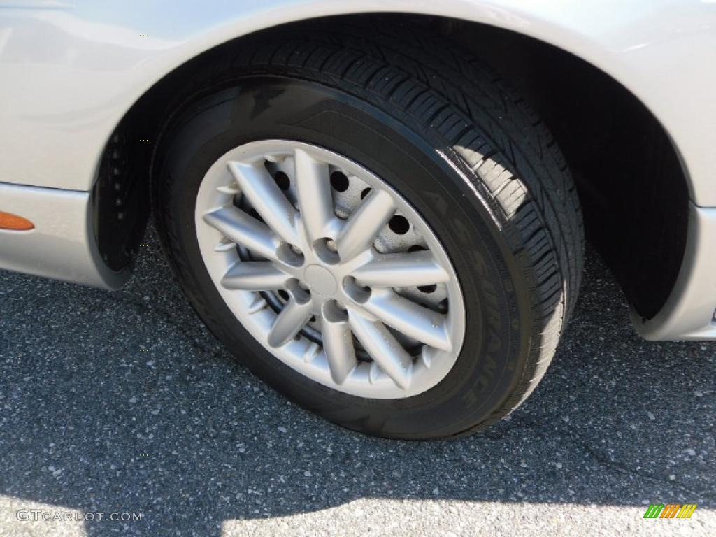 2004 Chrysler Concorde LX Wheel Photos