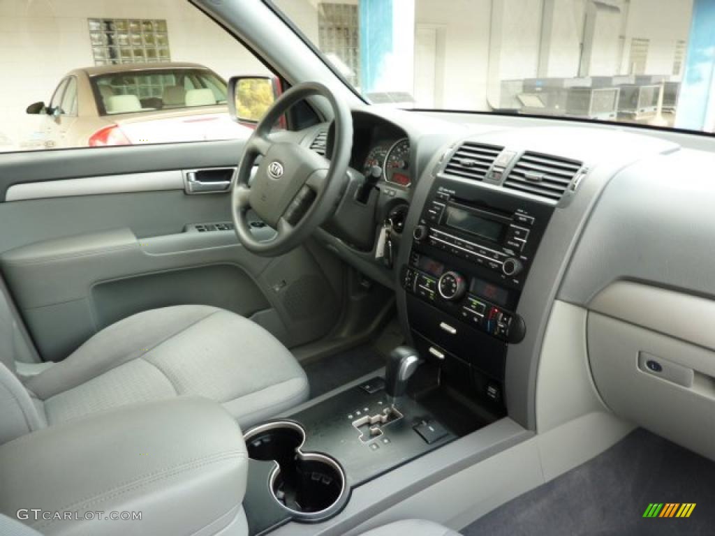 Gray Interior 2009 Kia Borrego LX V6 4x4 Photo #38566585