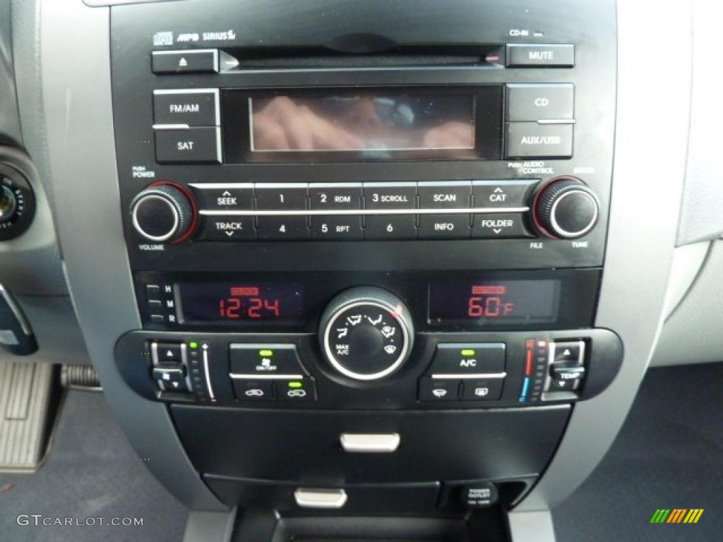 2009 Kia Borrego LX V6 4x4 Controls Photo #38566633