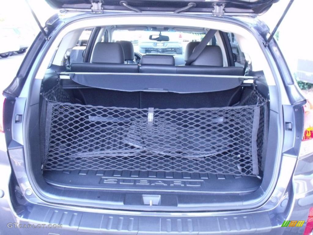 2010 Subaru Outback 2.5i Limited Wagon Trunk Photo #38566874