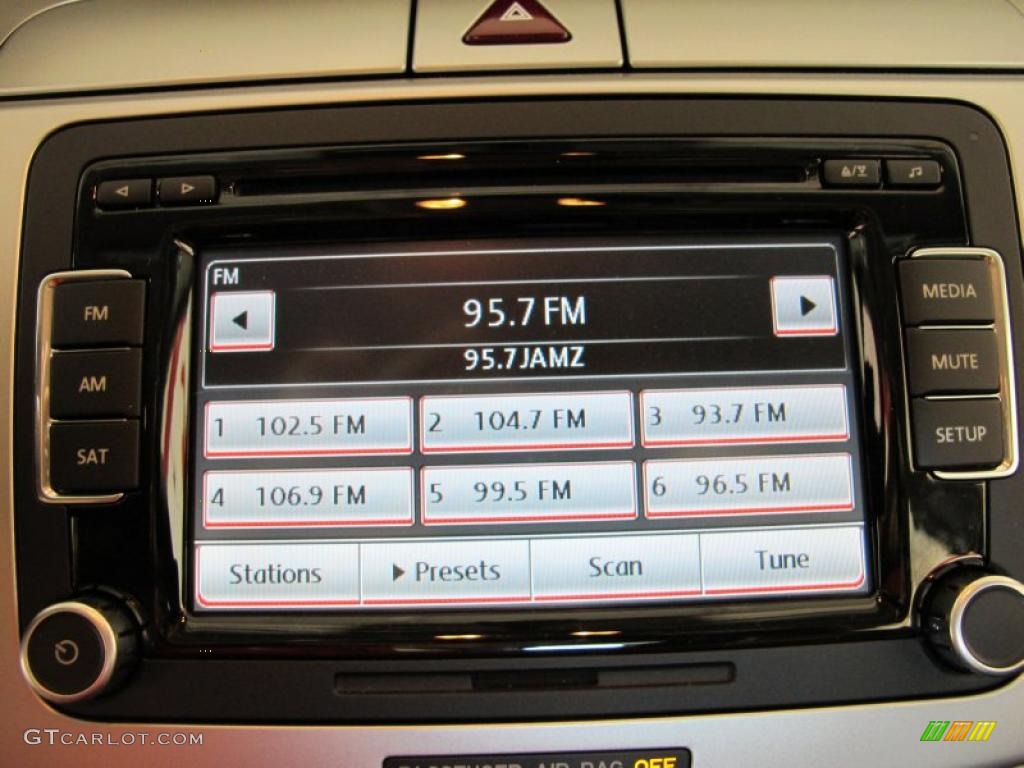 2010 Volkswagen CC Sport Navigation Photos