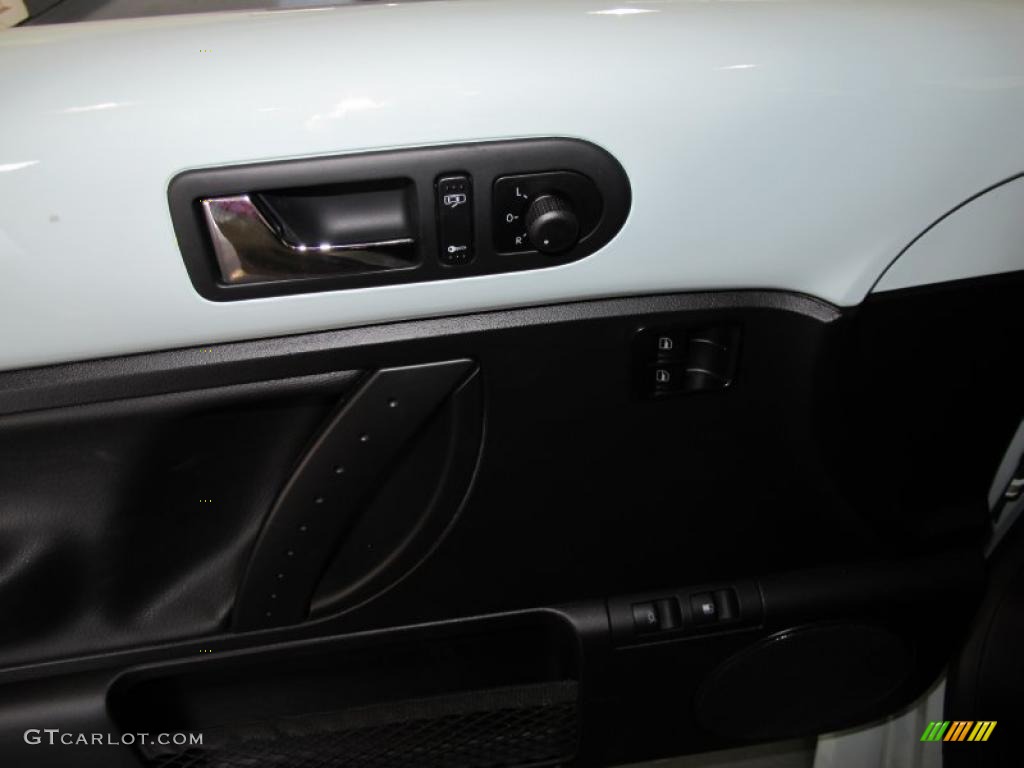 2010 Volkswagen New Beetle Final Edition Coupe Black Door Panel Photo #38571164