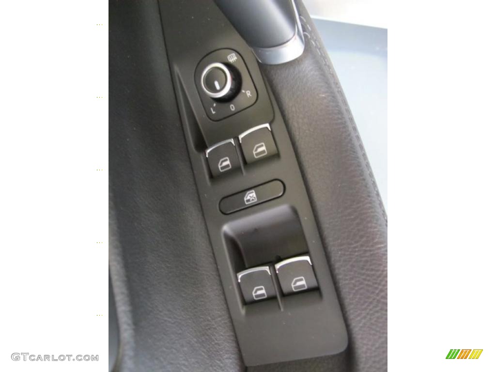 2011 Volkswagen CC Lux Black Door Panel Photo #38571448