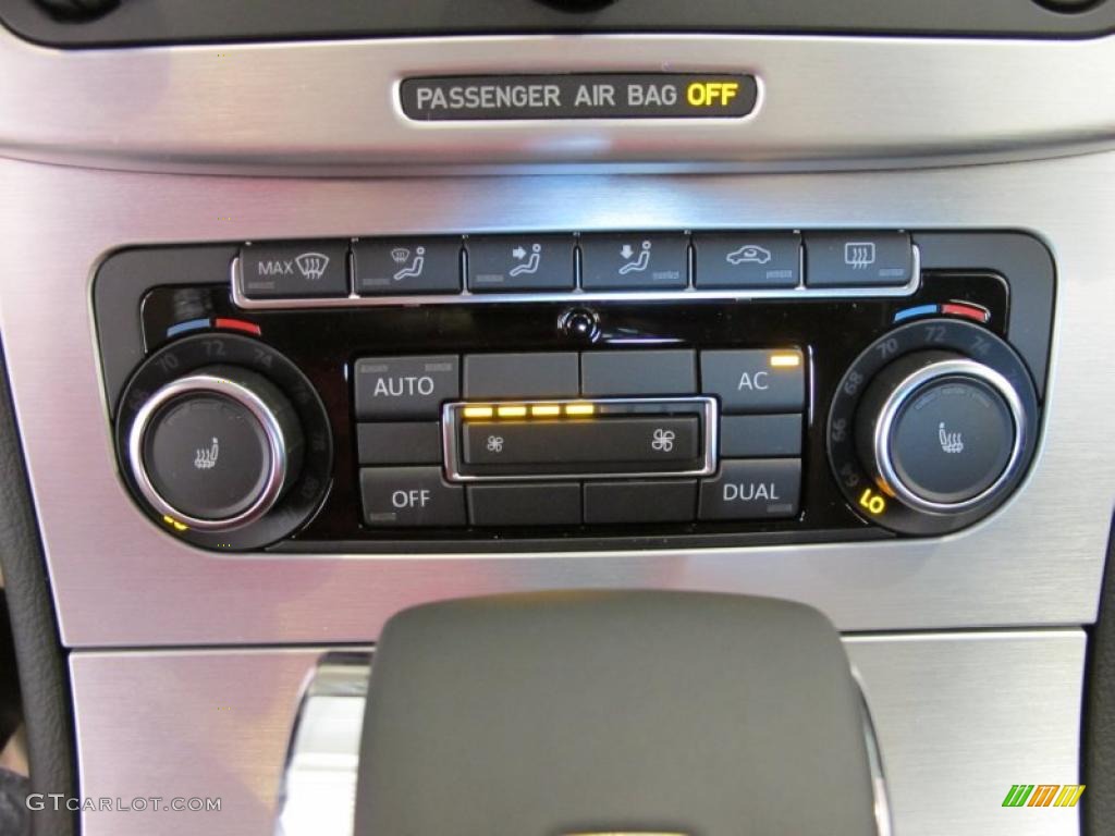 2011 Volkswagen CC Lux Controls Photo #38571512