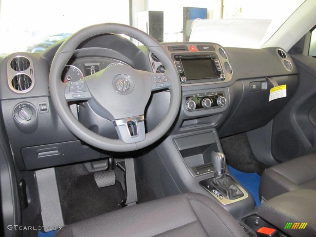 Charcoal Interior 2011 Volkswagen Tiguan SE Photo #38571738