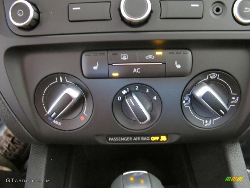 2011 Volkswagen Jetta SEL Sedan Controls Photo #38572099