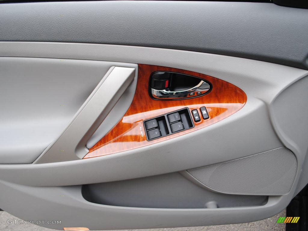 2010 Toyota Camry XLE V6 Ash Gray Door Panel Photo #38572868