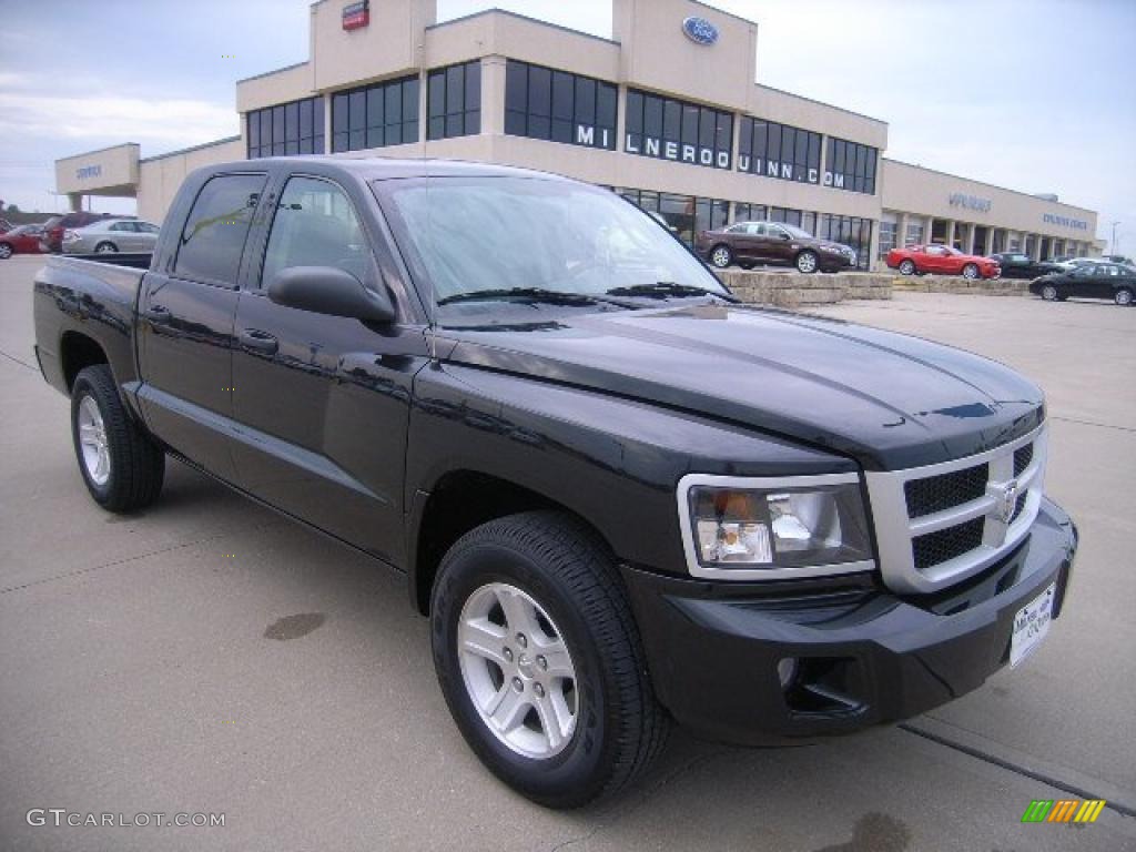 2010 Dakota Big Horn Crew Cab - Brilliant Black Crystal Pearl / Dark Slate Gray/Medium Slate Gray photo #1